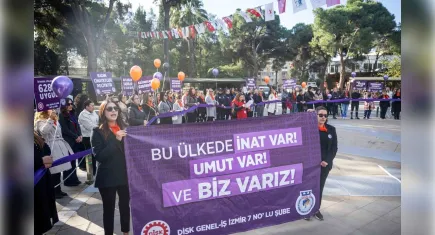 Bornova’da Kadınlar 25 Kasım’da Dayanışma İçin Bir Araya Geldi