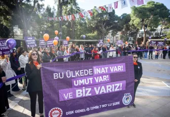 Bornova’da Kadınlar 25 Kasım’da Dayanışma İçin Bir Araya Geldi