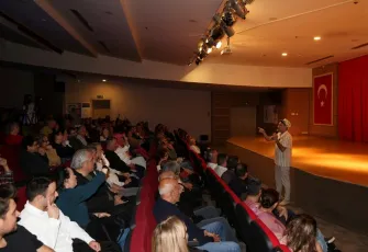 Çiğli’de Öğretmenler Günü komediyle şenlendi