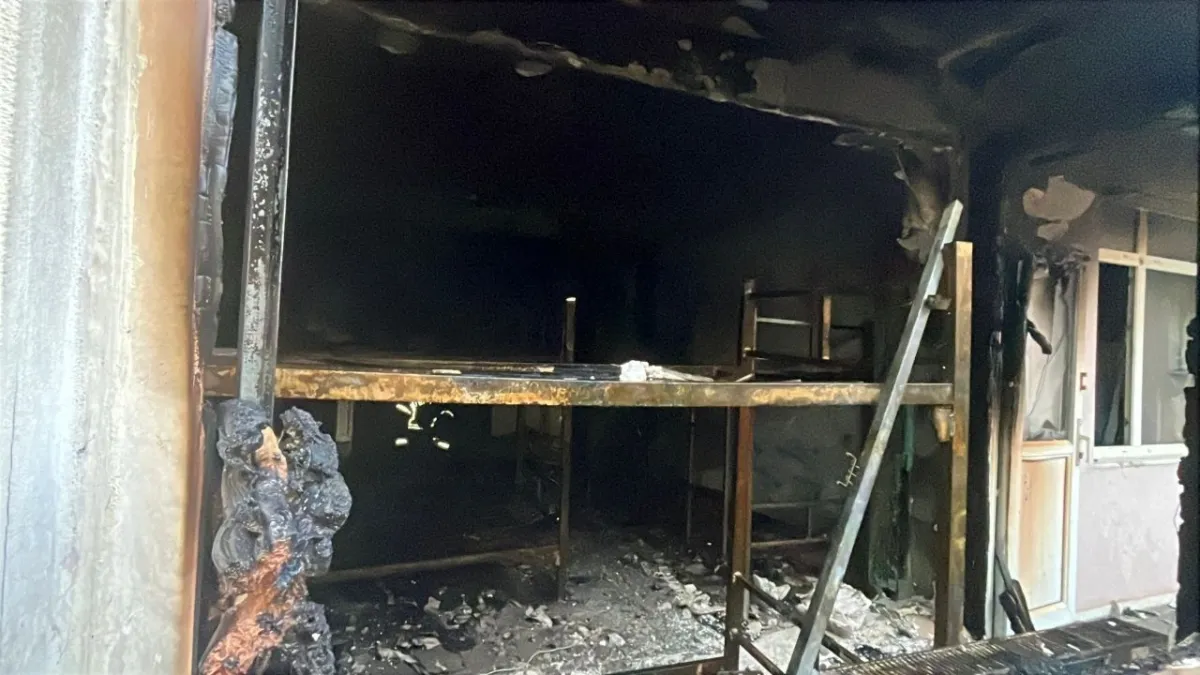 Darıca’da işçi öfkesi: Alacağını alamayınca 30 kişinin kaldığı binayı ateşe verdi! haberinin görseli