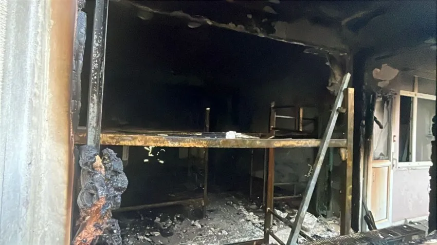 Darıca’da işçi öfkesi: Alacağını alamayınca 30 kişinin kaldığı binayı ateşe verdi! haberinin görseli