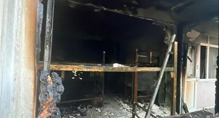 Darıca’da işçi öfkesi: Alacağını alamayınca 30 kişinin kaldığı binayı ateşe verdi!