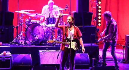 Duman Grubunun solisti Kaan Tangöze’ye soruştuma: ‘Baltalar Elimizde’ yorumu tepki çekti