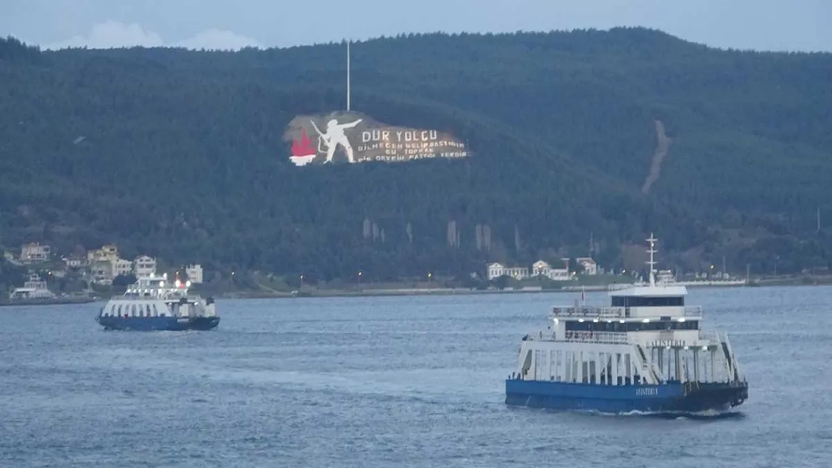 Fırtına engel oldu: Gökçeada ve Bozcaada feribot seferlerine iptal! haberinin görseli