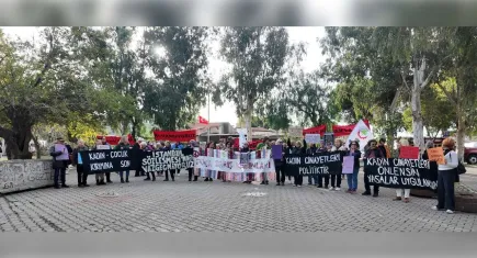 Foça kadınları şiddetsiz yaşam için meydanlarda 