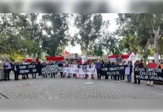 Foça kadınları şiddetsiz yaşam için meydanlarda 