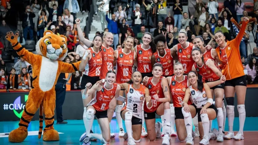 İlk maç, ilk dominasyon! Eczacıbaşı Dynavit’ten rakibine set vermeden kusursuz galibiyet haberinin görseli