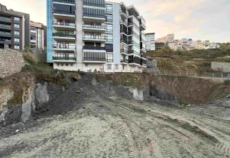 İnşaat alanında toprak kayması: 70 kişi tahliye edildi