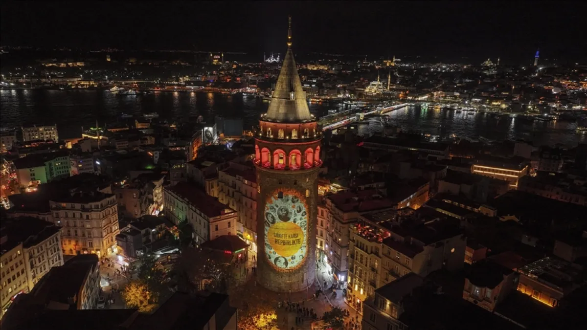 İstanbul sokakları turuncuya büründü: Genç KADEM kadına şiddete karşı farkındalık yaratıyor haberinin görseli