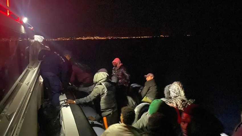 İzmir açıklarında dram: 4’ü çocuk 43 düzensiz göçmen kurtarıldı