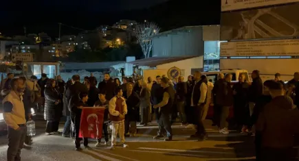 İzmir’de Buca Onat tüneli krizi: Evler paramparça, vatandaş tepkili