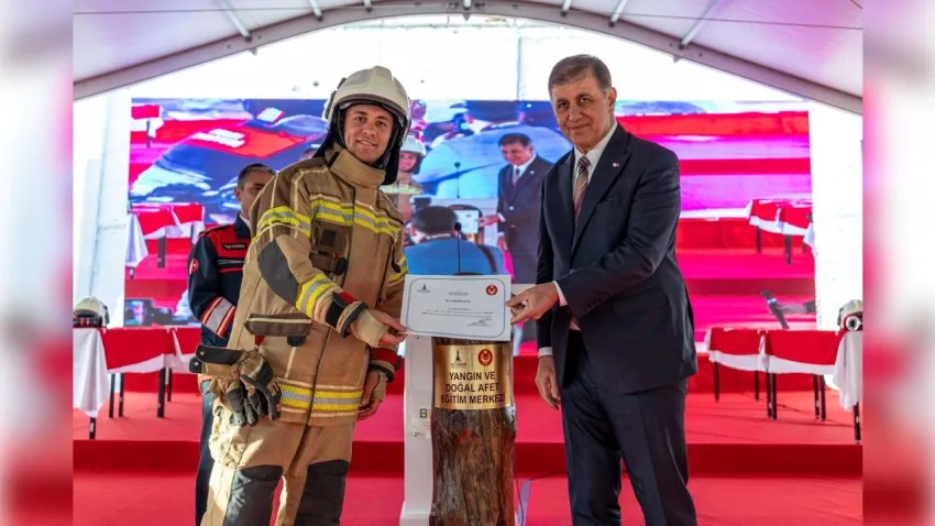 İzmir’in yeni itfaiyecileri göreve hazır