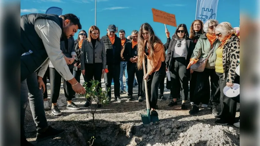Kadına Şiddete Karşı Farkındalık: Çeşme 25 Kasım’ı Etkinliklerle Dolu Geçirdi