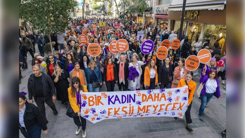 Karşıyaka’da Kadına Yönelik Şiddete Karşı güçlü dayanışma