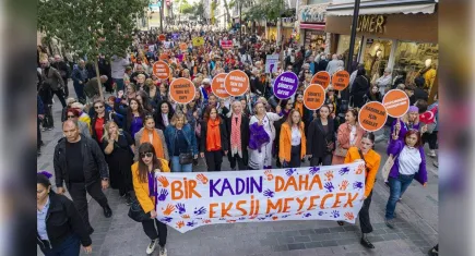 Karşıyaka’da Kadına Yönelik Şiddete Karşı güçlü dayanışma