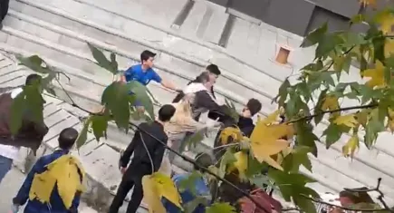 Kız kardeşi rahatsız edilince bıçakladı