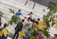 Kız kardeşi rahatsız edilince bıçakladı