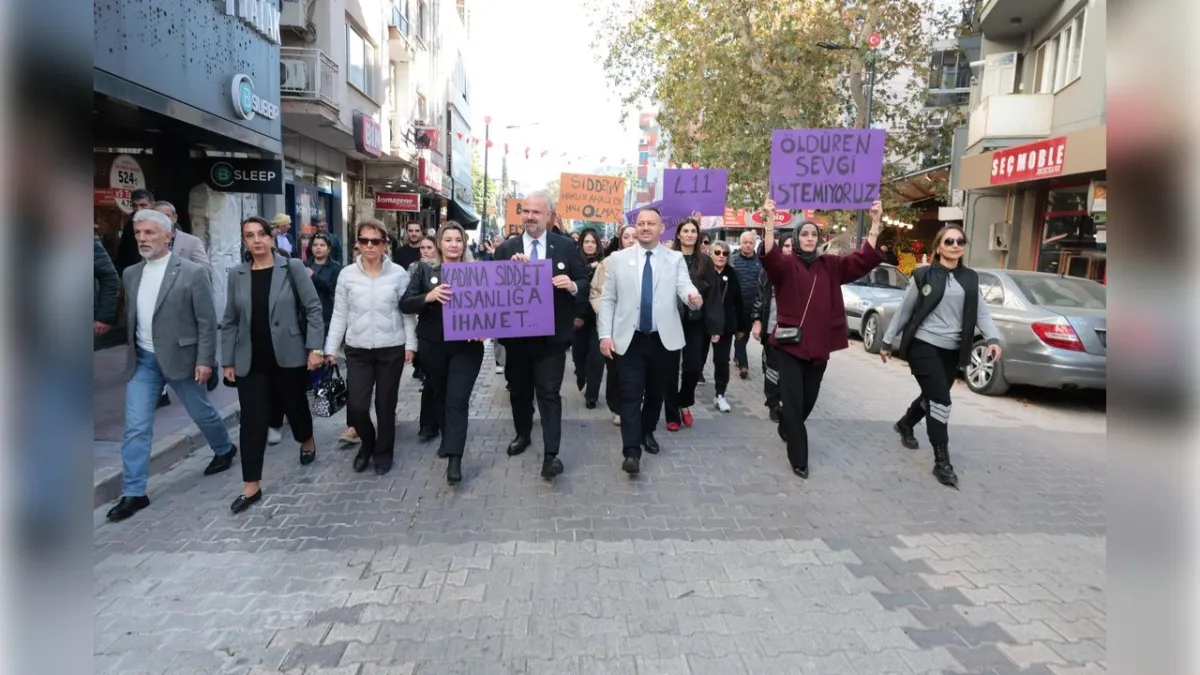 Menemen’den kadına karşı şiddete kararlı mesaj: Öldüren sevgiye hayır haberinin görseli