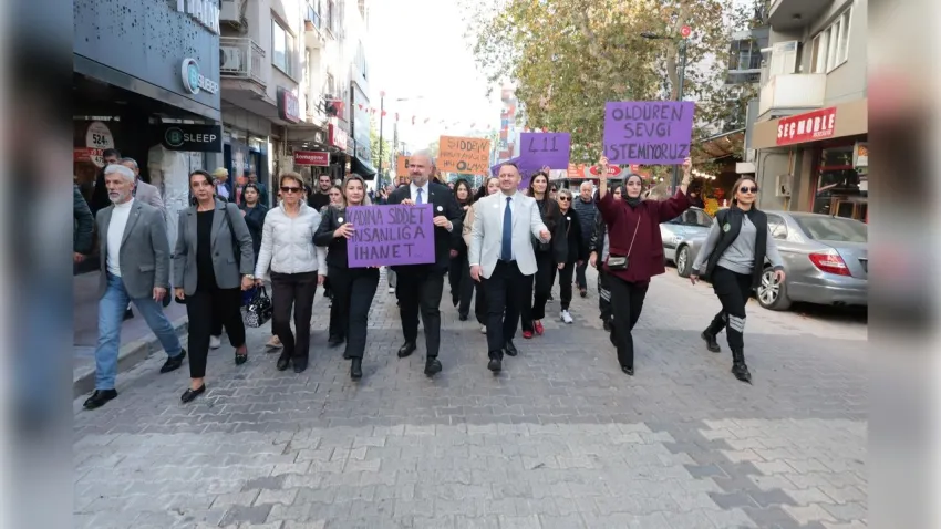 Menemen’den kadına karşı şiddete kararlı mesaj: Öldüren sevgiye hayır