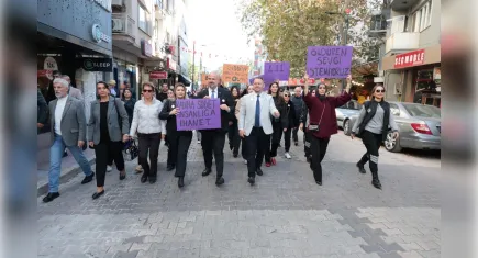Menemen’den kadına karşı şiddete kararlı mesaj: Öldüren sevgiye hayır