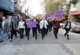 Menemen’den kadına karşı şiddete kararlı mesaj: Öldüren sevgiye hayır