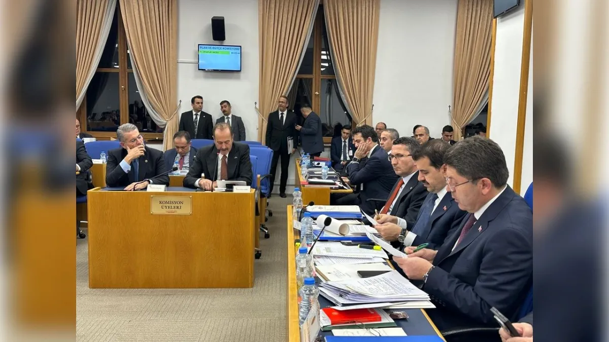 MHP’li Osmanağaoğlu’ndan İzmir’de Adalet Vurgusu: ‘Her Şeyden Önce İnsan’ haberinin görseli