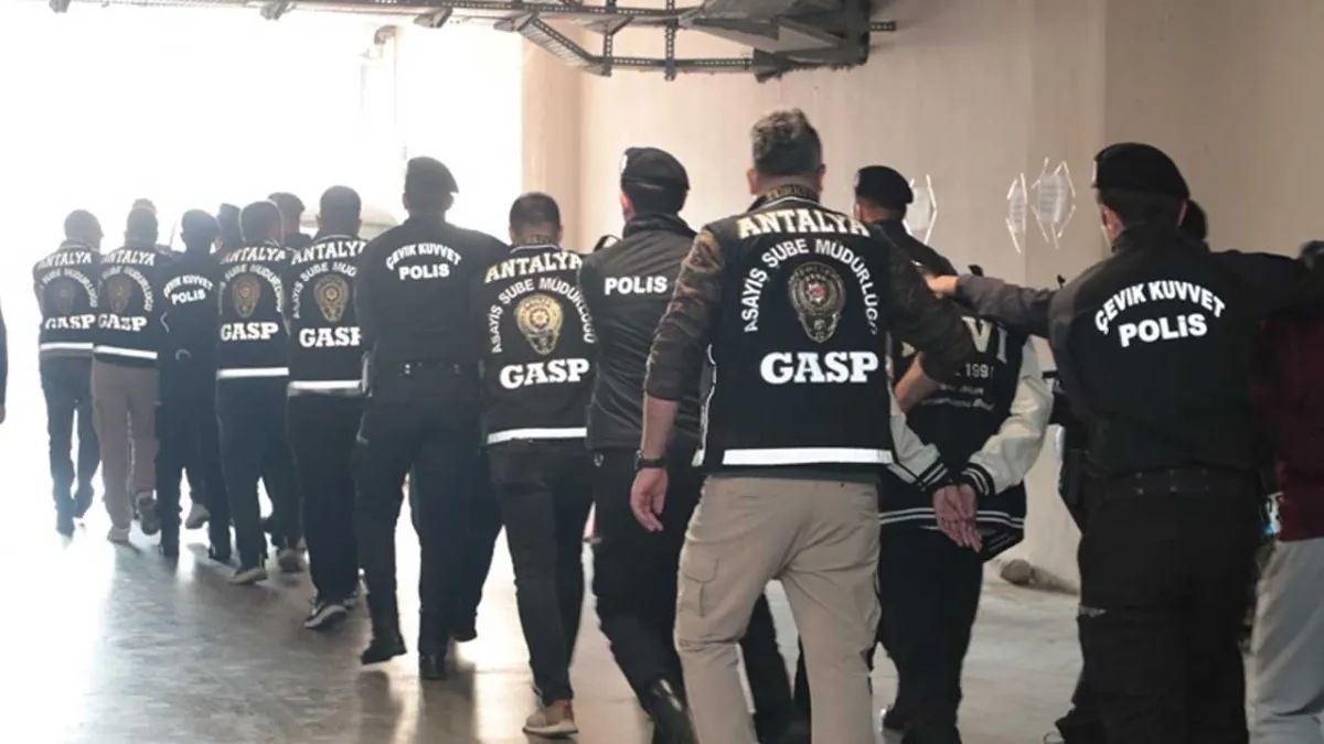 Sahte kadın profili tuzağına 16 tutuklama! haberinin görseli