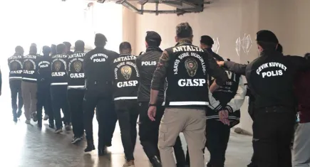 Sahte kadın profili tuzağına 16 tutuklama!