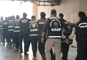 Sahte kadın profili tuzağına 16 tutuklama!