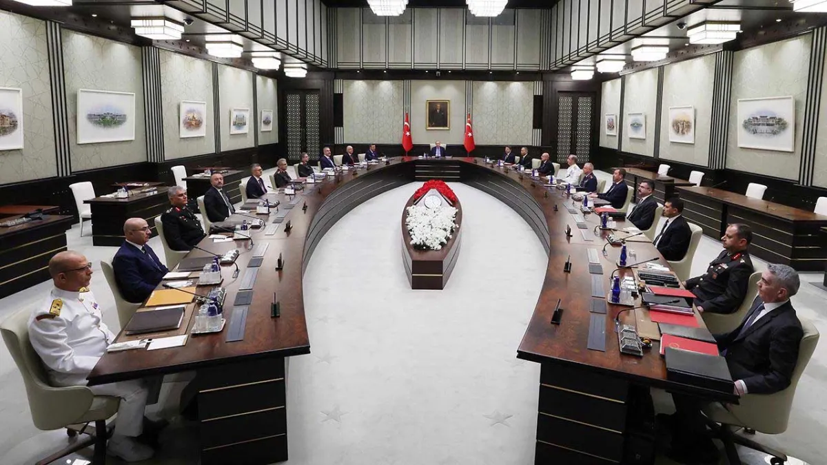Yılın son MGK toplantısı başladı: Gündemde "Terörsüz Türkiye" süreci var haberinin görseli