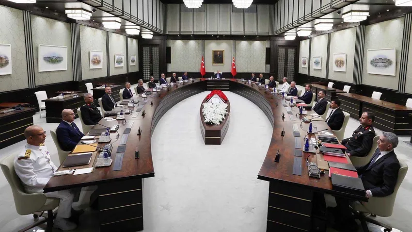 Yılın son MGK toplantısı başladı: Gündemde "Terörsüz Türkiye" süreci var haberinin görseli