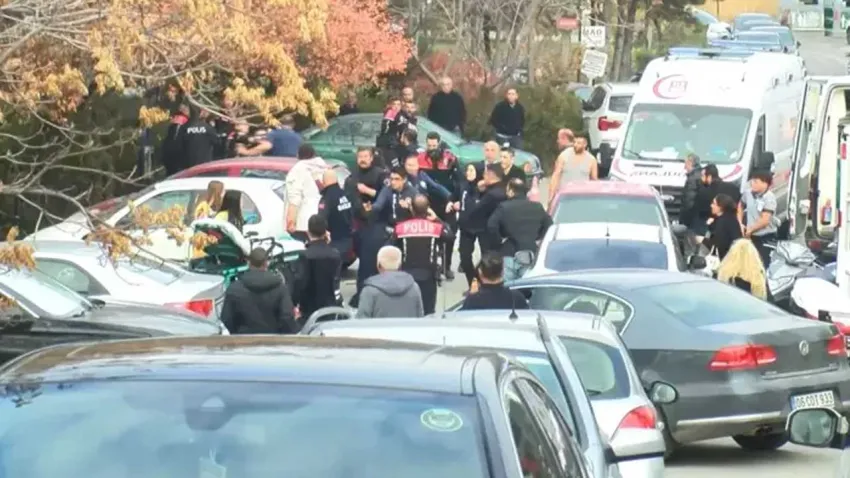 Adliye önü kan gölüne döndü: Bıçak ve sopaların kullanıldığı kavgada 5 yaralı