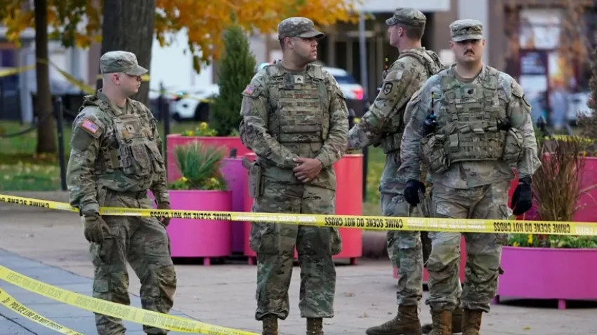 Beyaz Saray önünde şok saldırı: Ulusal muhafızlar hayatını kaybetti, Trump tepki gösterdi haberinin görseli