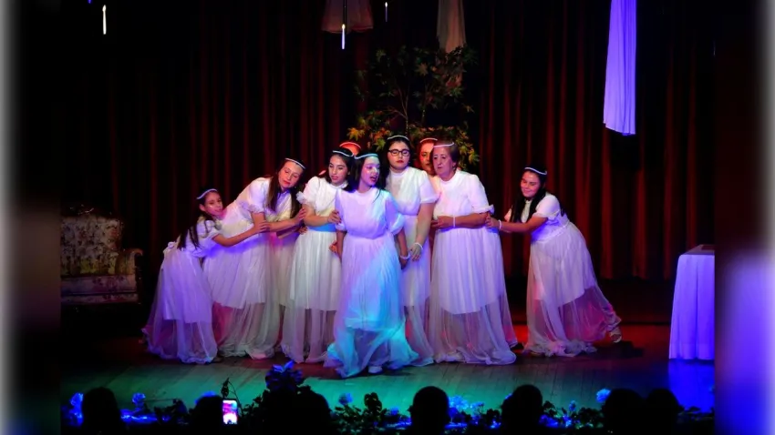 Bornova Belediyesi’nin desteklediği Sevgi Elçileri sahnelendi