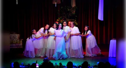 Bornova Belediyesi’nin desteklediği Sevgi Elçileri sahnelendi