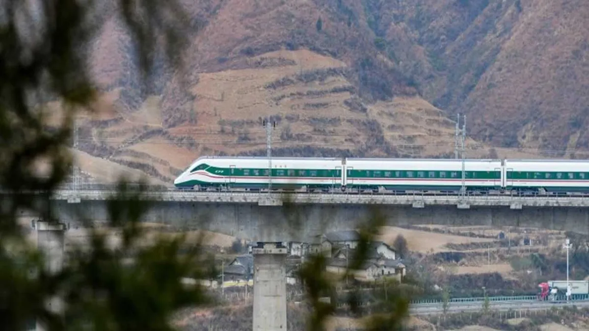 Demir yolu faciası: 11 ölü, 2 yaralı haberinin görseli