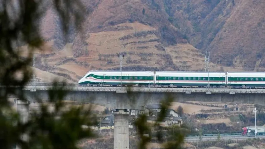 Demir yolu faciası: 11 ölü, 2 yaralı haberinin görseli