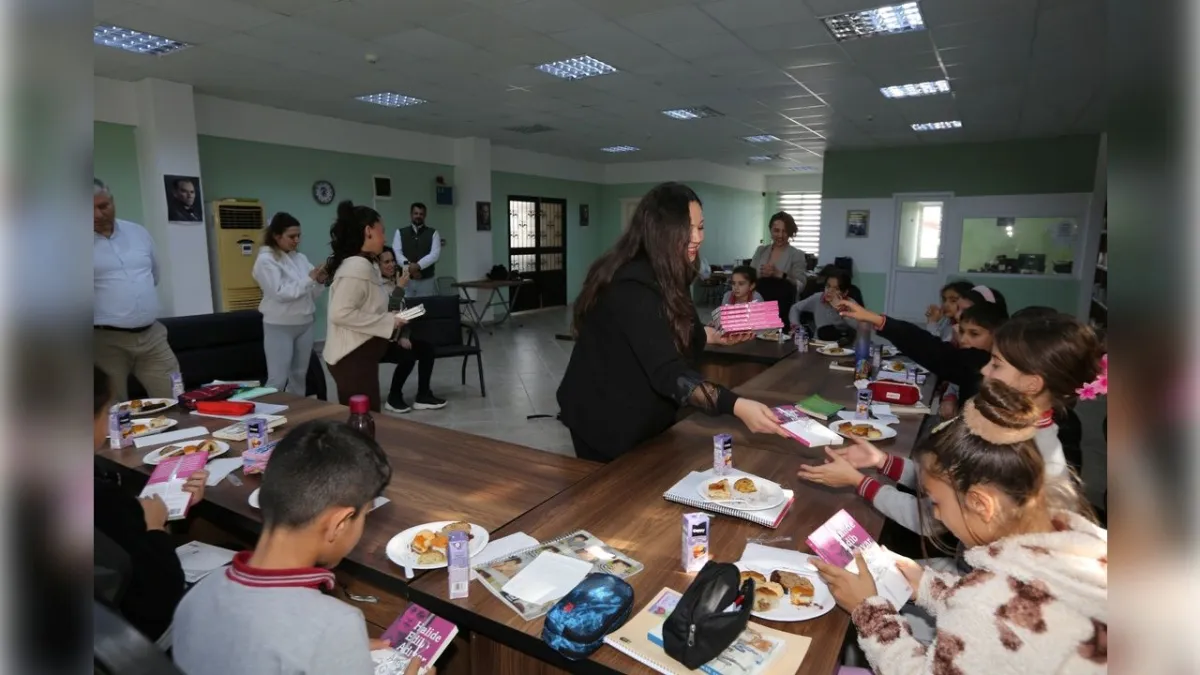 Efes Selçuk’ta kütüphane etkinliğiyle çocuklara ilham verildi haberinin görseli
