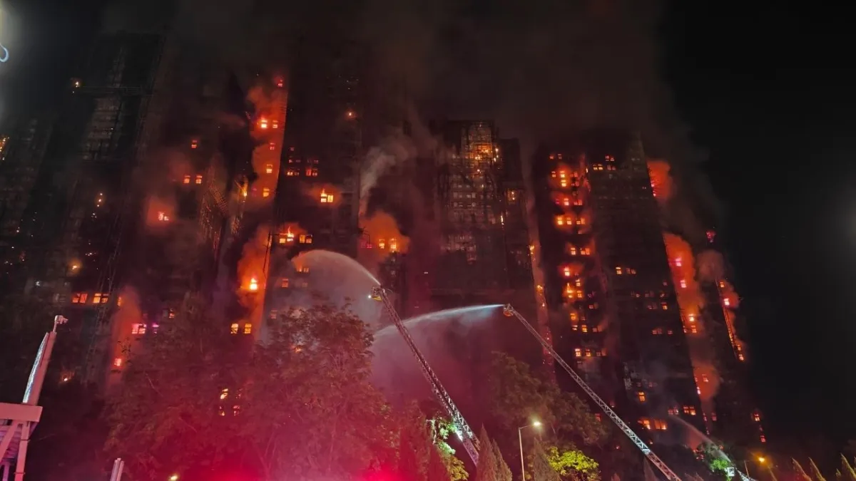 Hong Kong’daki dev site alevlere teslim: Can kaybı 65’e yükseldi, 280 kişi hâlâ kayıp haberinin görseli