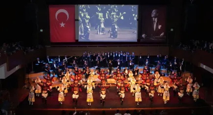 İzmir’de 24 Kasım Öğretmenler Günü’ne özel program büyük ilgi gördü