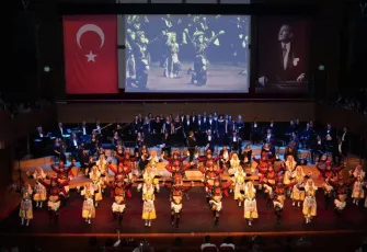 İzmir’de 24 Kasım Öğretmenler Günü’ne özel program büyük ilgi gördü