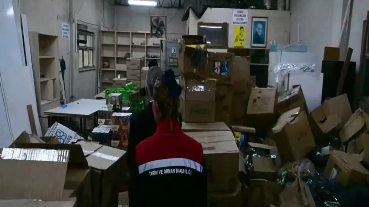 İzmir'de 'Gıda Sahtekarlığı' operasyonu! haberinin görseli