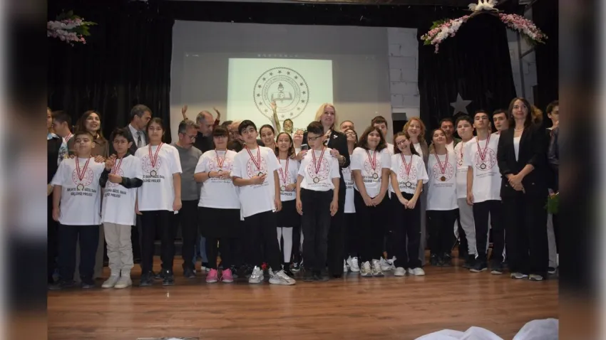 Karşıyaka’da özel çocuklardan Öğretmenler Günü’ne yürekleri ısıtan kutlama