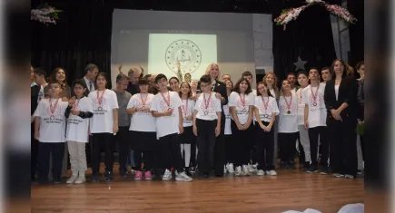 Karşıyaka’da özel çocuklardan Öğretmenler Günü’ne yürekleri ısıtan kutlama