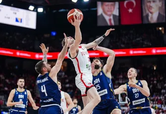 Türkiye Bosna’yı farklı geçti! Cumhurbaşkanı Erdoğan tribünde, dünya kupası yolunda ilk zafer