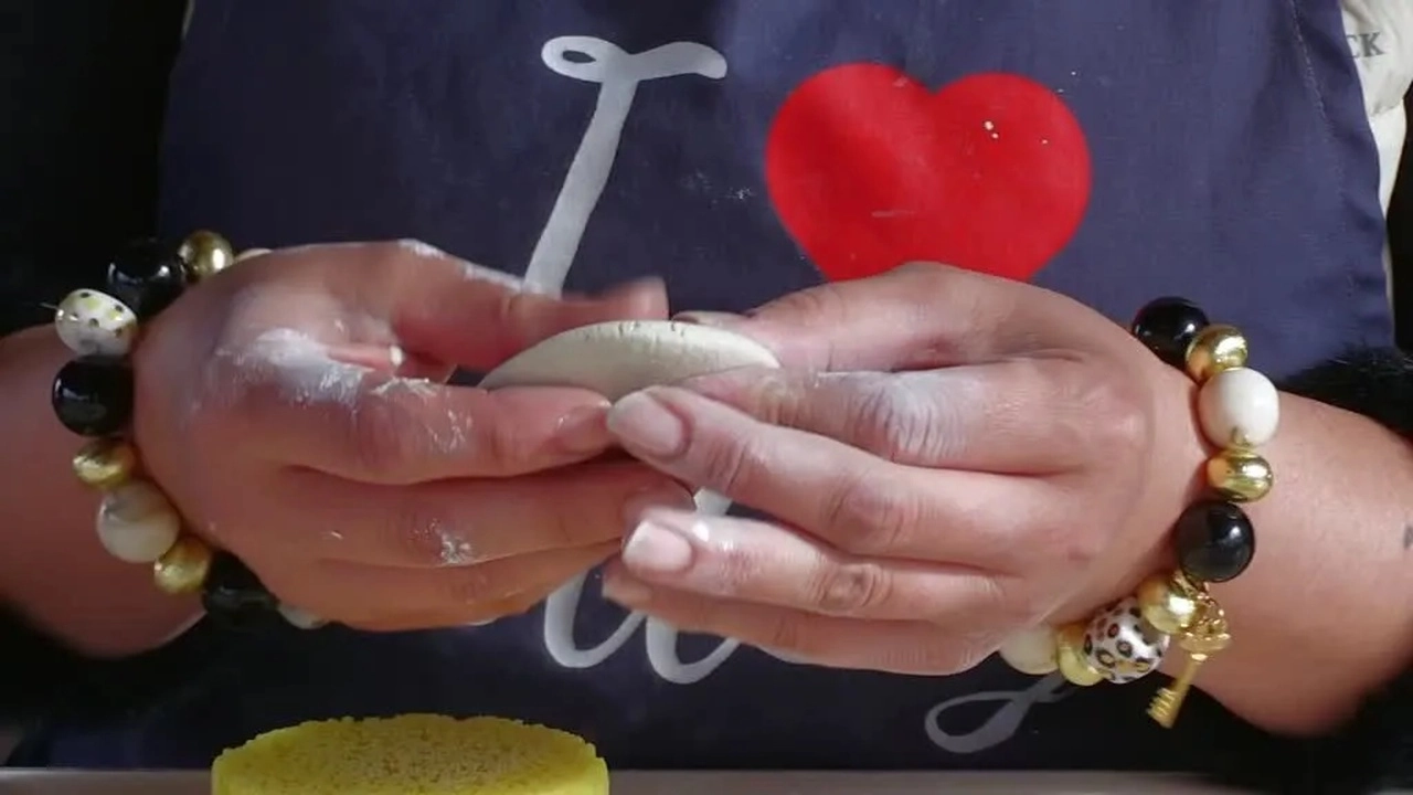 Afyonkarahisar’da İç Mimar, Seramik Tutkusunu Gelire Dönüştürdü başlıklı video haberin görseli