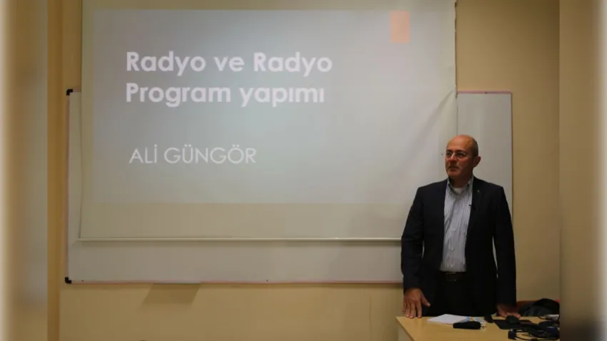 Ali Güngör’den Öğrencilere Radyo Yayıncılığı Tüyoları haberinin görseli