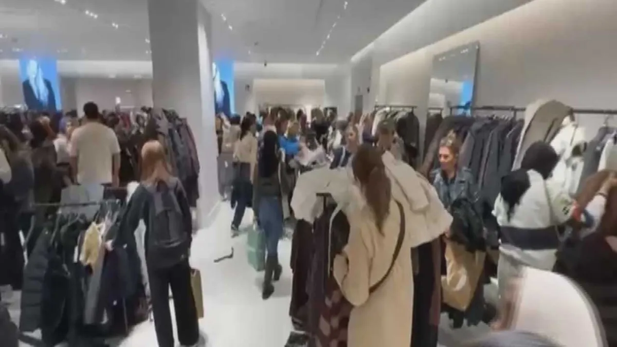 AVM'lerde 'Kara Cuma' yoğunluğu! haberinin görseli