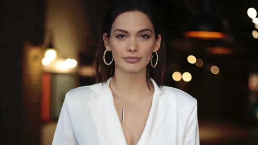 Beste Kökdemir anne olmanın mutluluğunu yaşıyor: İlk poz eşinden geldi: Doğdu Güneş'im haberinin görseli