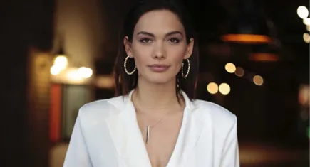 Beste Kökdemir anne olmanın mutluluğunu yaşıyor: İlk poz eşinden geldi: Doğdu Güneş'im